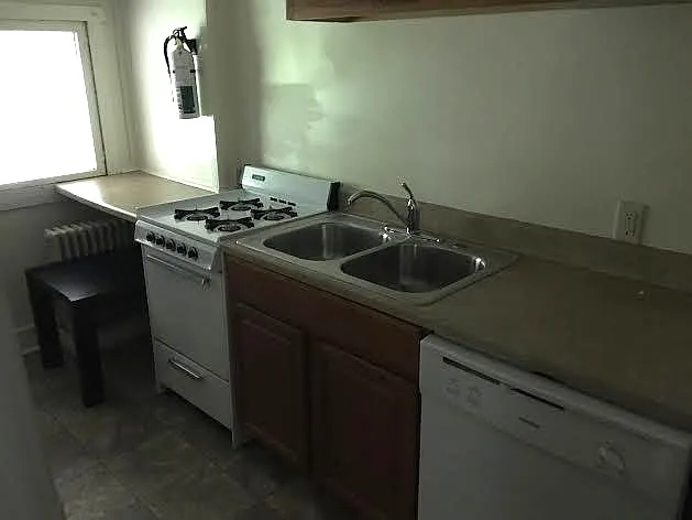 105 Dewitt Place - 8 — Photo 4