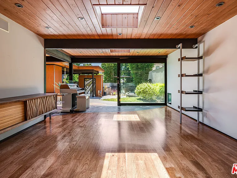 22277 Buena Ventura St — Photo 19