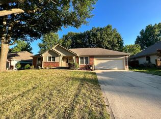 1009 SE 4th St, Lees Summit, MO 64063