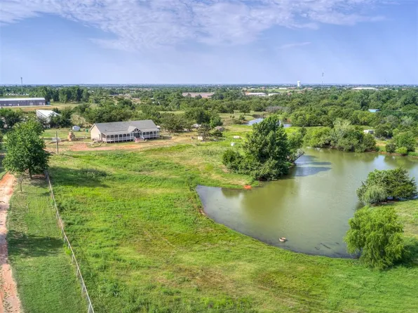 4124 E Horseshoe Ln, Moore, OK 73160