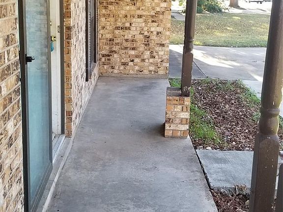 5th image of 246 NE Amy St