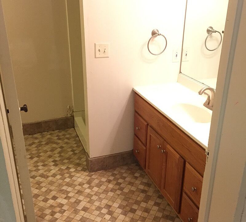 826 Tappan A Bath 2