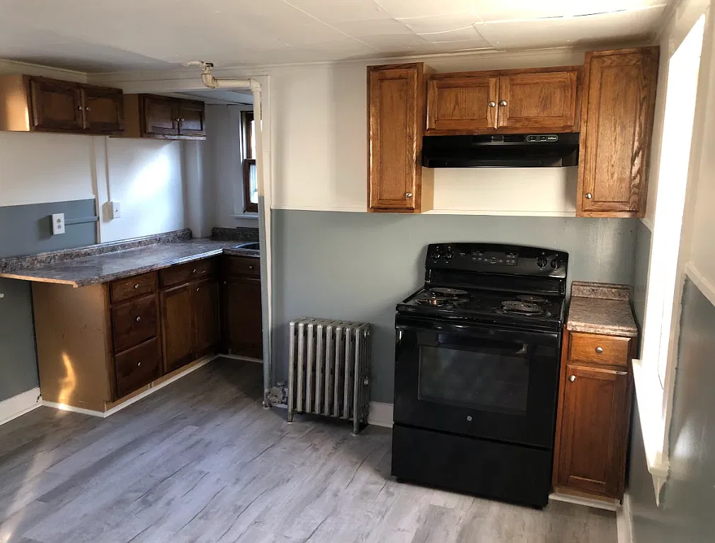 119 South Main - Left Side — Photo 4