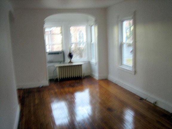 View from Kitchen to Livingroom