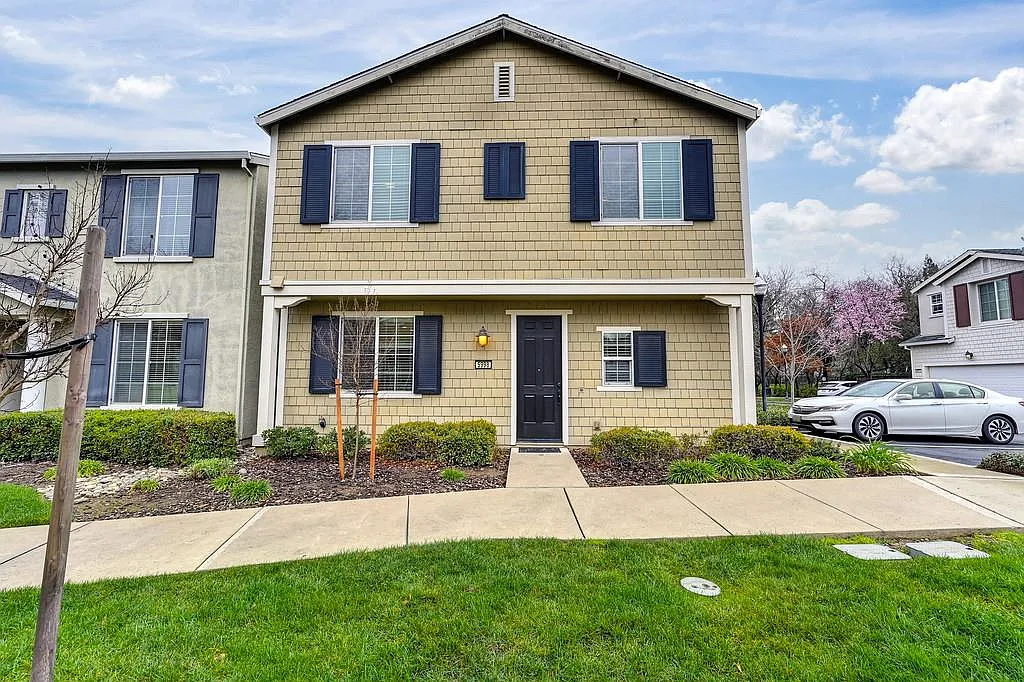 5998 Camden Cir photo 1