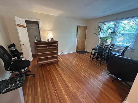 3rd image of 1 S Carpenter Ter APT 1L
