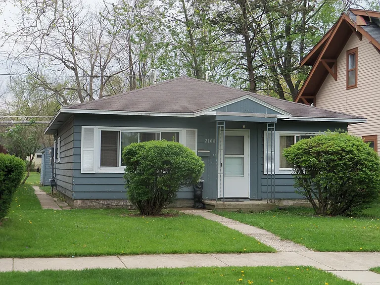 2108 Drexel Ave — Photo 1