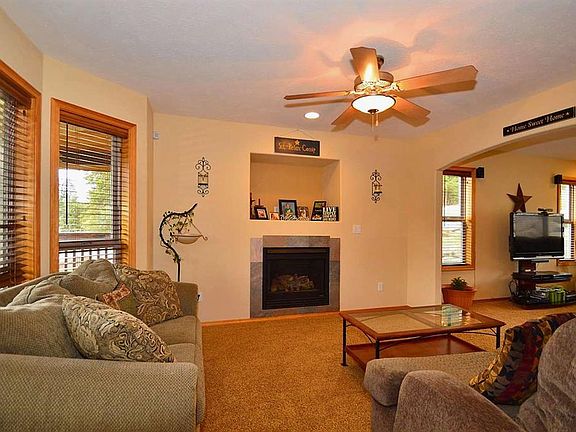 3rd image of 805 Thomas Ln