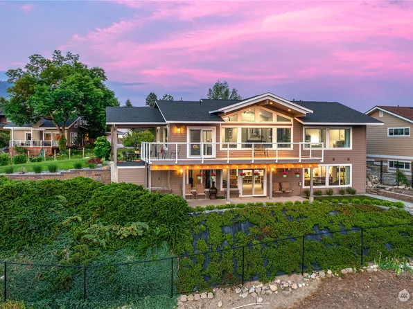 627 Golf Course Place, Chelan, WA 98816