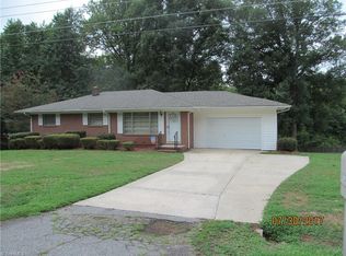 107 Lakeview Dr, Thomasville, NC 27360