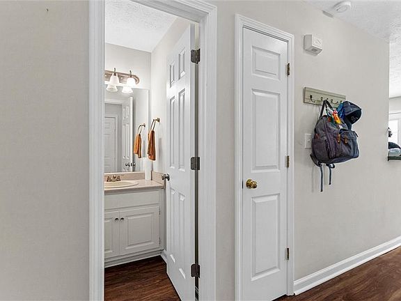 5th image of 90 Stallsworth Rd