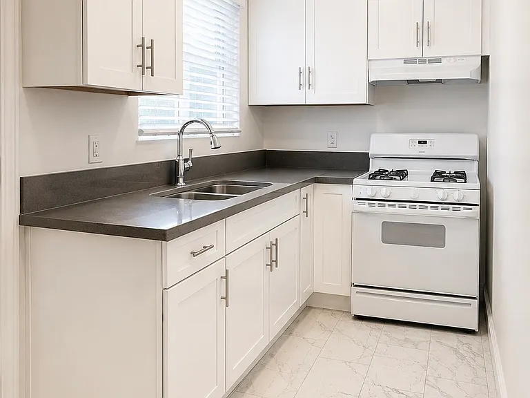 4218 Lockwood Ave #10 — Photo 2