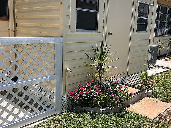 4th image of 1570 Sanderling Dr