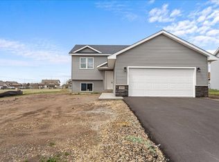1819 Cypress Trl, New Richmond, WI 54017