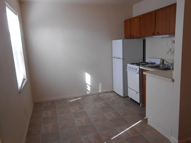 1360 Highland St #F — Photo 9