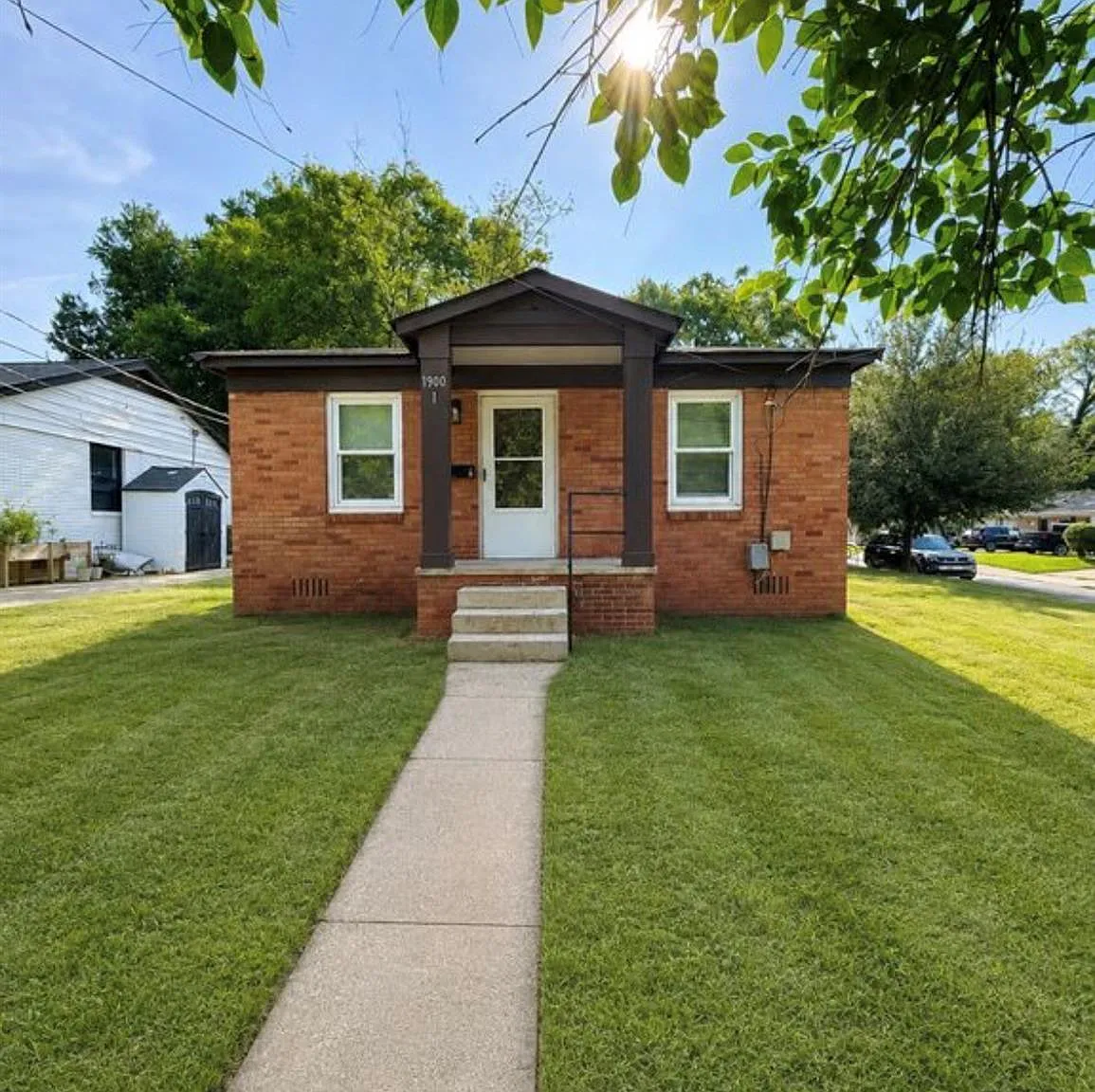 1900 Welch Pl — Photo 1