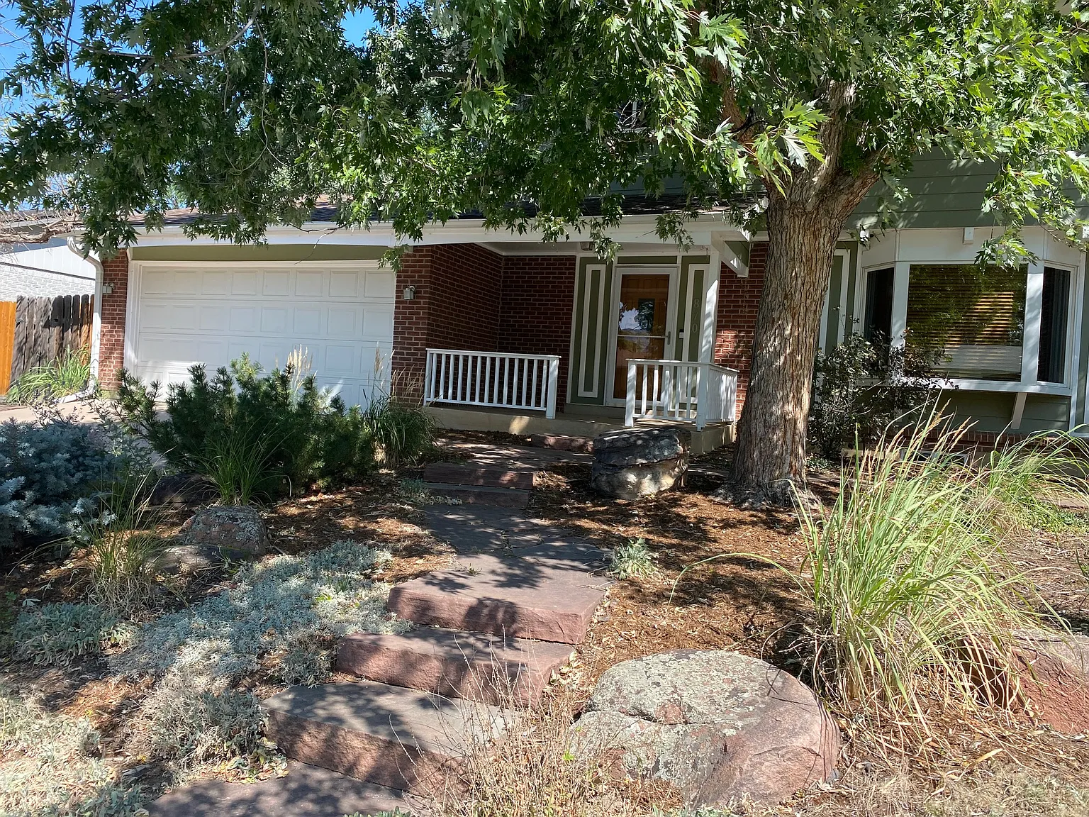5 bed, 2700 sqft, $4,500 — Photo 2