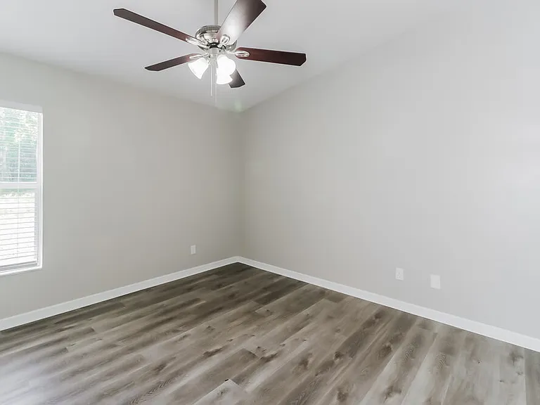3238 Riverdale Dr — Photo 8