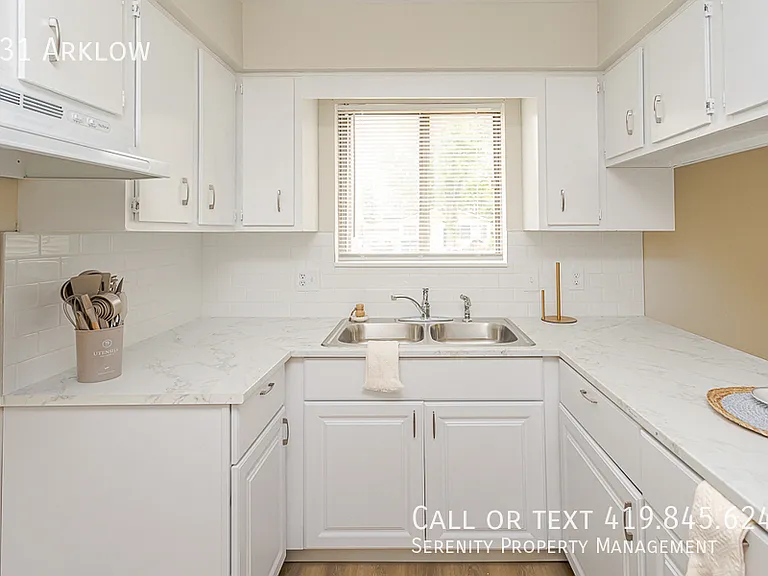 131 Arklow Dr — Photo 5