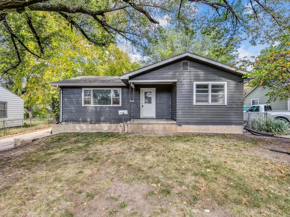 234 E Summit Ave, Augusta, KS 67010