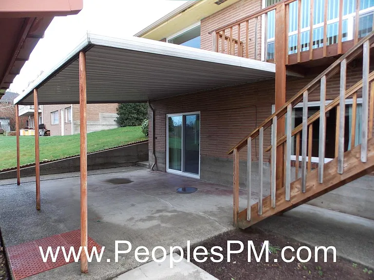 1617 Jones Ave NE — Photo 8