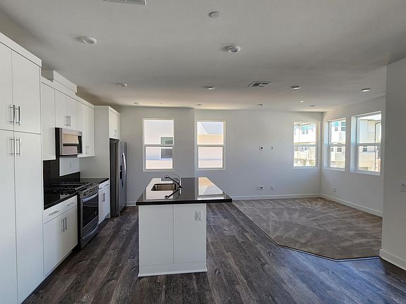 3rd image of 1418 W Cara Dr