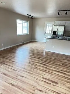 3 bed, 1.0 bath, 975 sqft, $2,400 — Photo 3