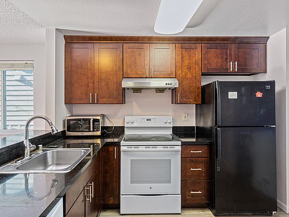 3rd image of 708 126th Ave NE