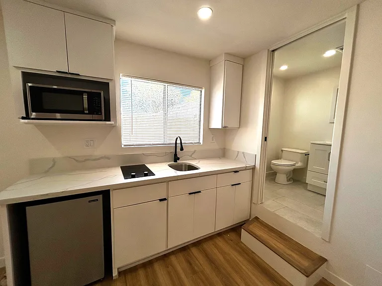 6651 Winnetka Ave — Photo 4