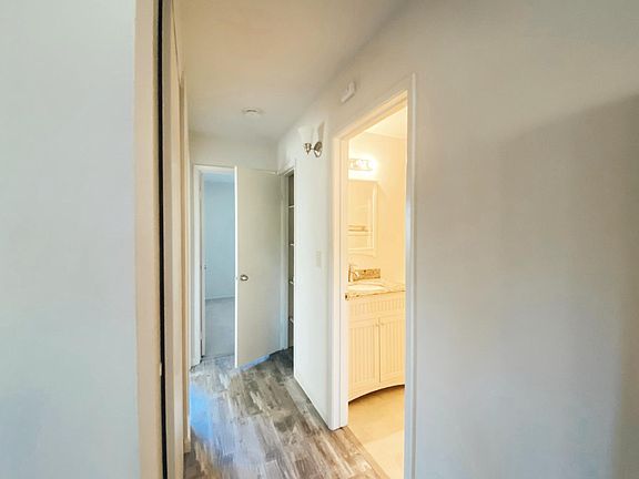 5th image of 303 Chiquita Ave #15