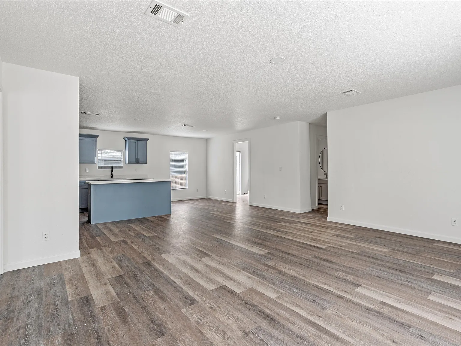 4 bed, 1500 sqft, $2,250 — Photo 3