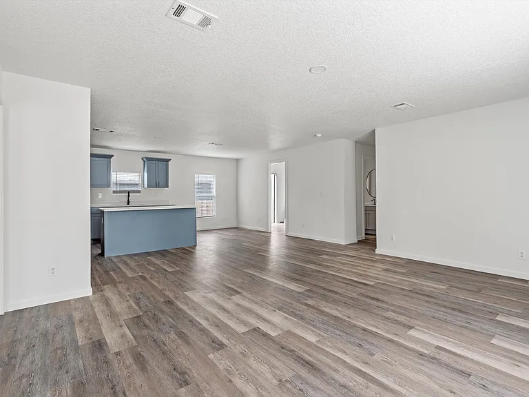 45 Ford Ave — Photo 3