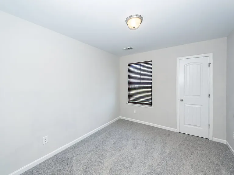 484 Truman Dr — Photo 6