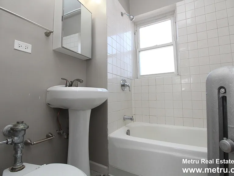 1340.5 W Argyle St #3W — Photo 8