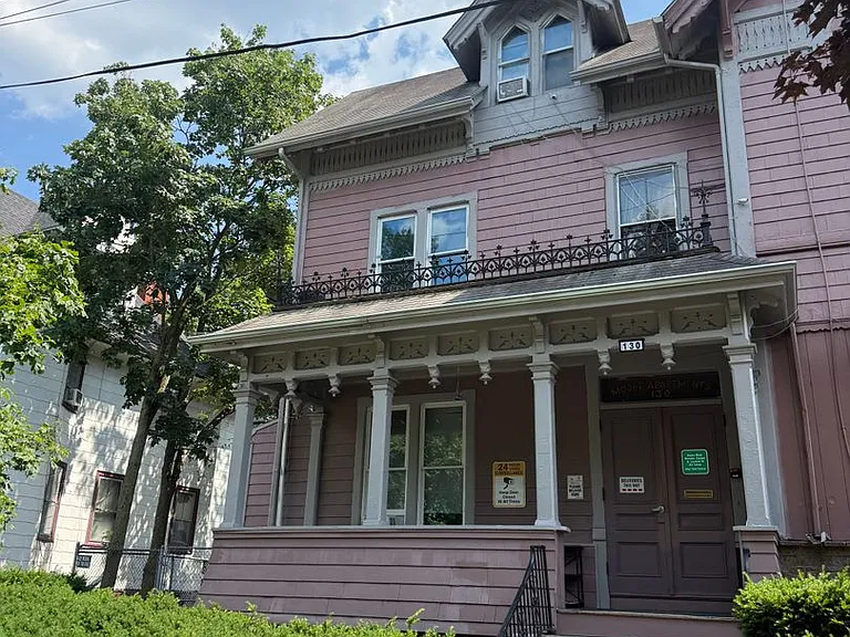 130 Moore St — Photo 3