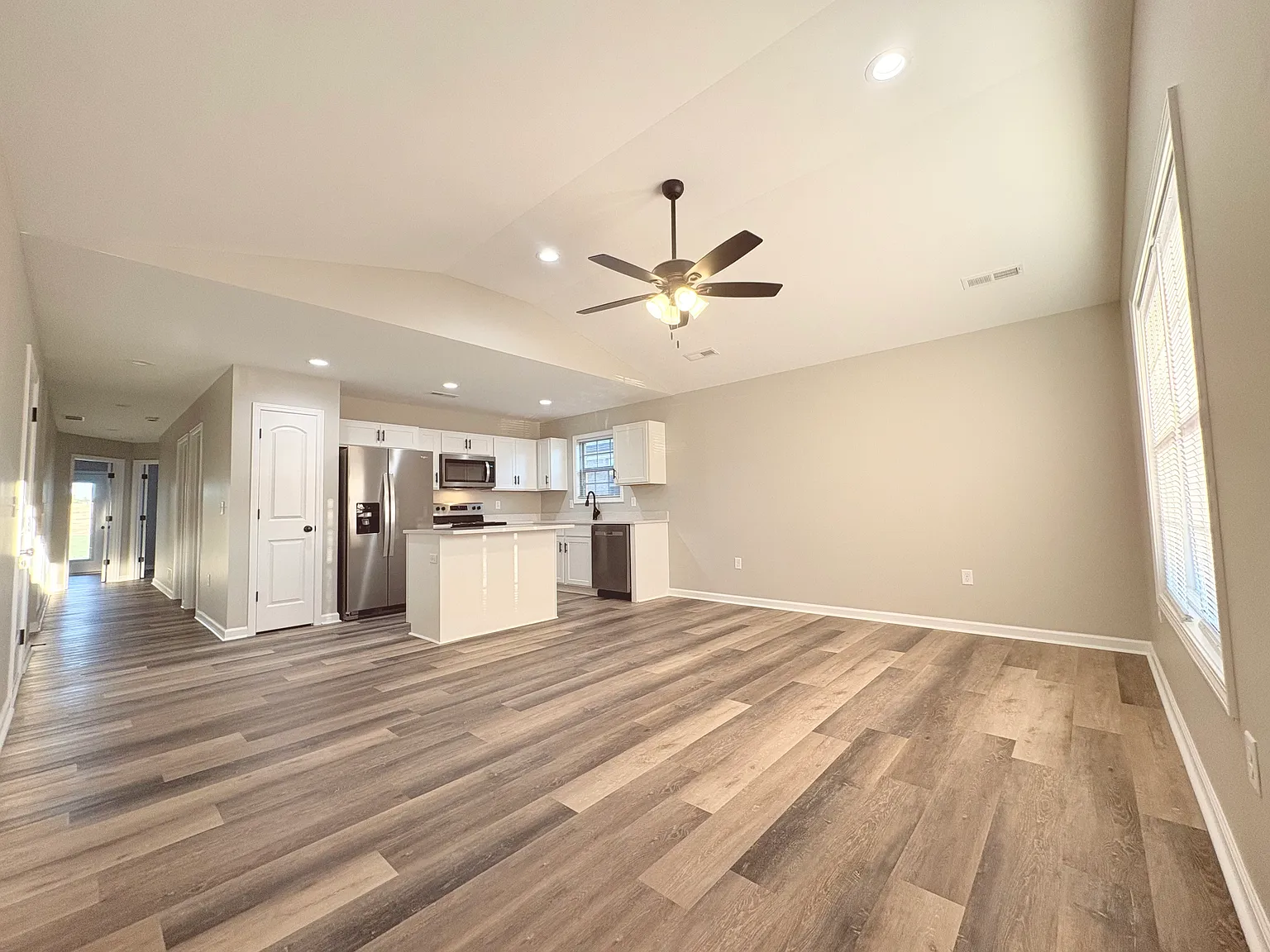 3 bed, 1250 sqft, $1,750 — Photo 3