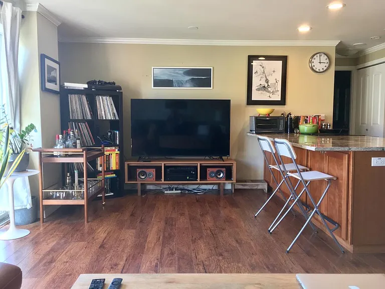 1300 University St #5B — Photo 11