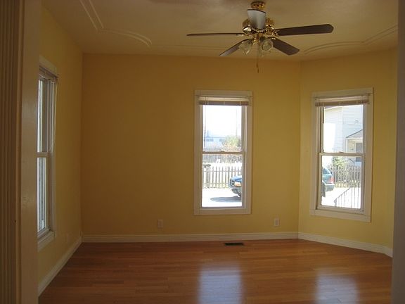 4th image of 205 Towle Ave