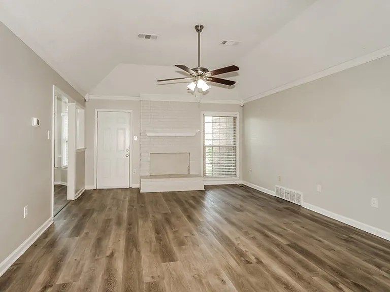7308 Schilling Cv E — Photo 6