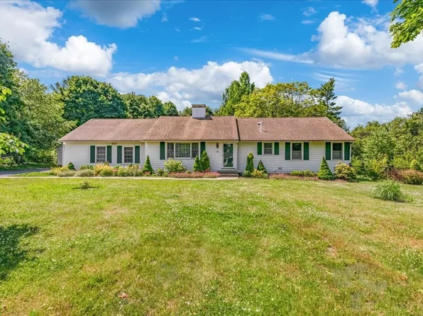 515 Plymouth St, Holbrook, MA 02343