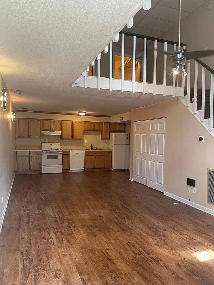 1 Bedroom Duplex! — Photo 4