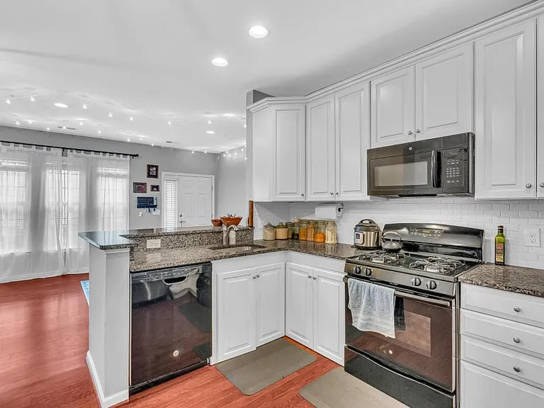 44 Kyle Dr — Photo 2