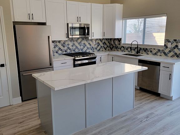 New appliances, cabinets and quartz counter tops