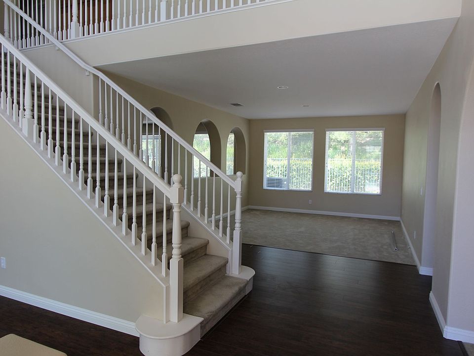 entry/living room behind