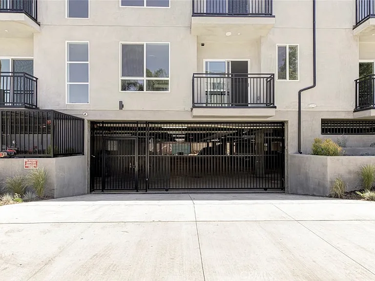 14810 Delano St #406 — Photo 13