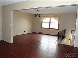 4th image of 410 W Washington Ave
