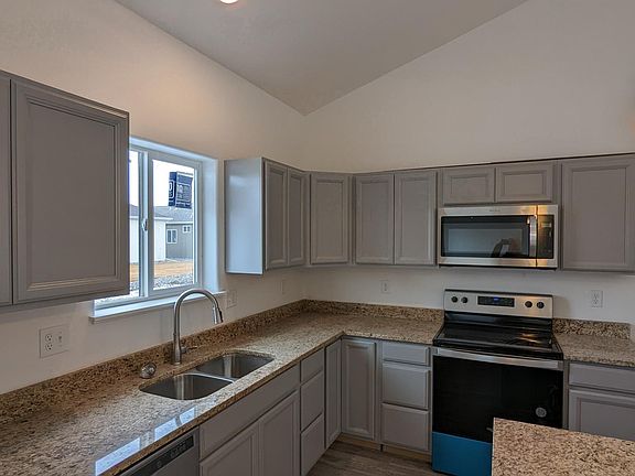 4th image of 909 Howard Fork Ave