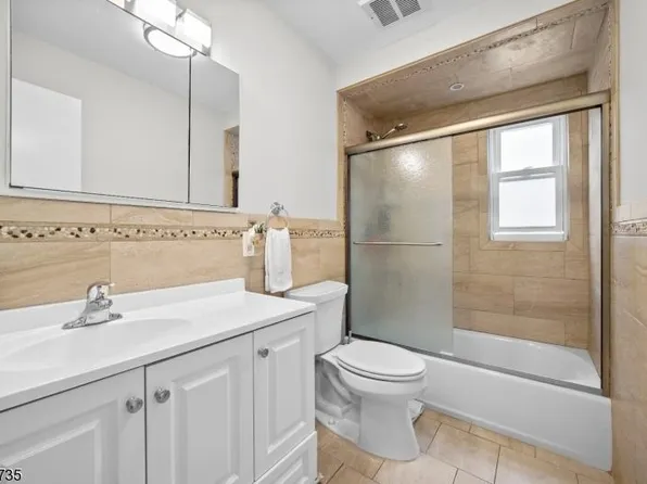 511 Davis Avenue image 10 of 20