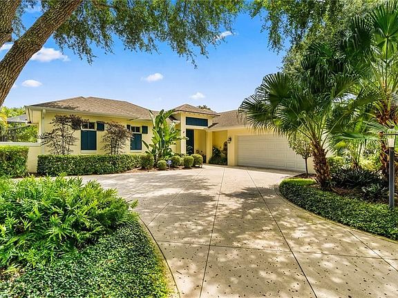 2nd image of 210 Oak Hammock Cir SW