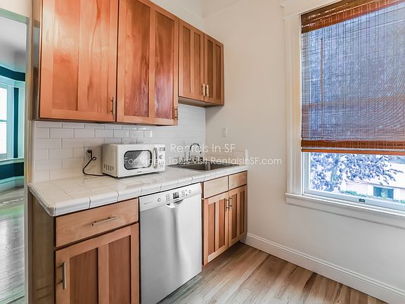 5th image of 142 Henry St #F